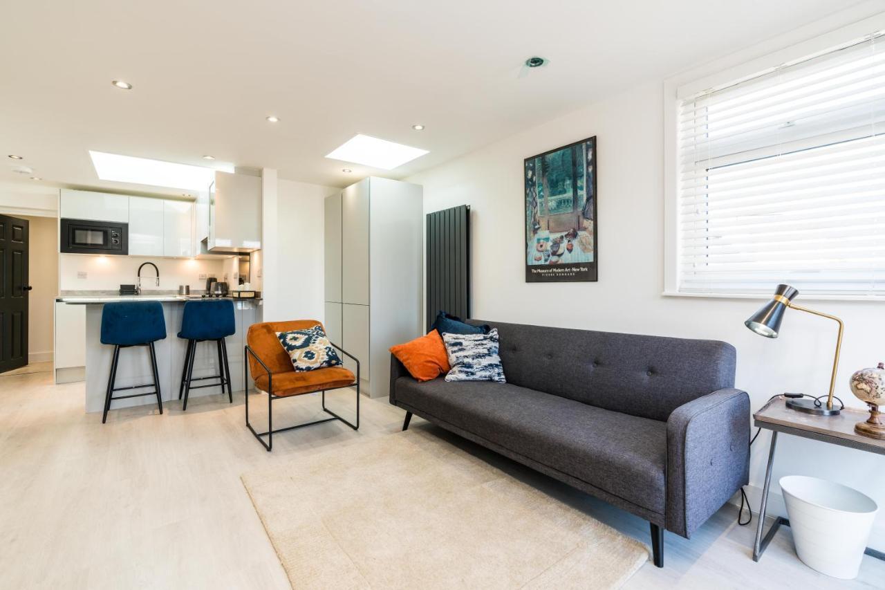 Spacious Modern 2 Bedroom Flat Apartment