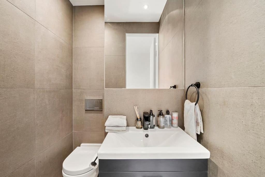 Two Bedroom Flat In Kensington Apartment
