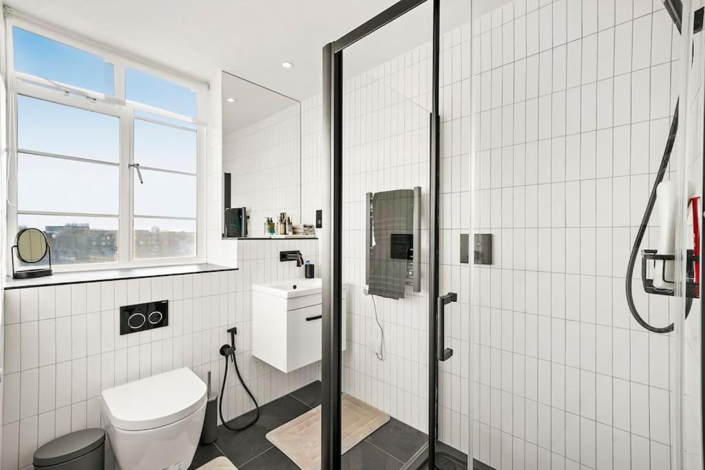 Two Bedroom Flat In Kensington *