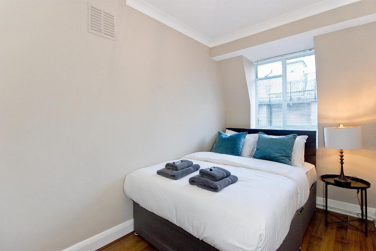 Baker Street Apartment *