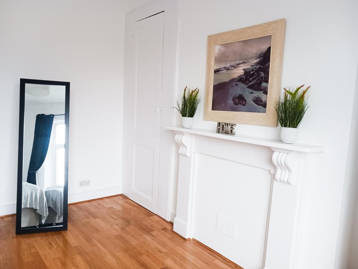 Apartment Away From London