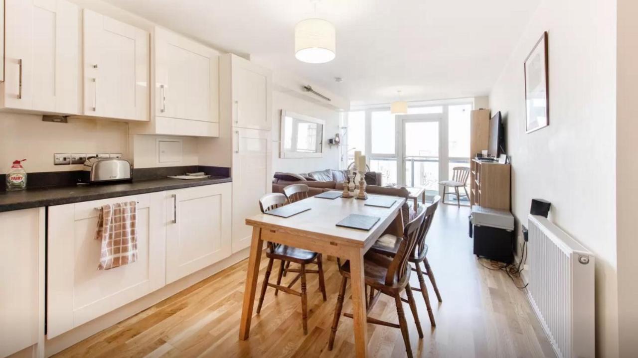 Brixton/clapham 2 Bed Flat, Large Balcony, Parking Londen