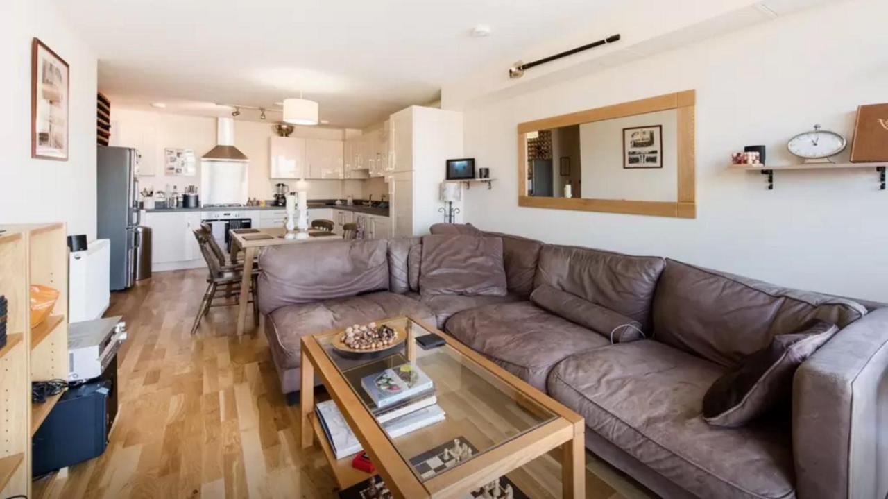 Brixton/clapham 2 Bed Flat, Large Balcony, Parking * Londen