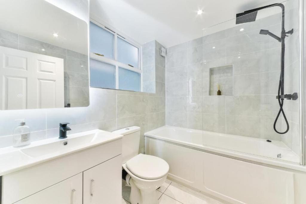 Apartamento Greater London, 1 Bed Flat, Parking, Nr Metro Stations, 15mins To Londres
