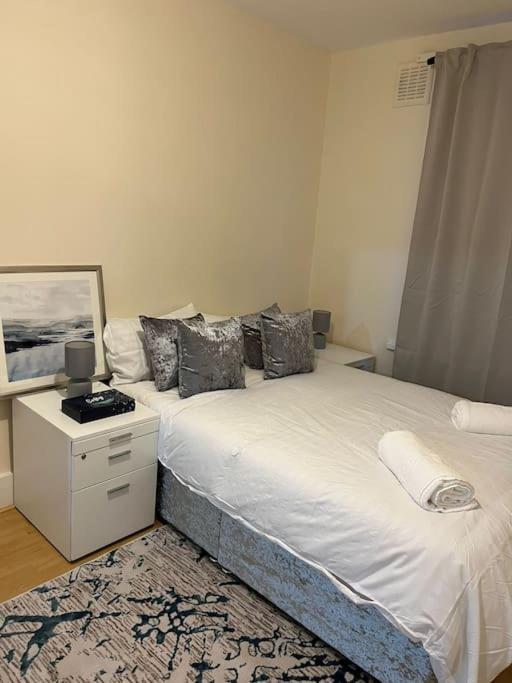 Apartment 003- Lovely 1-bedroom Very Close To
