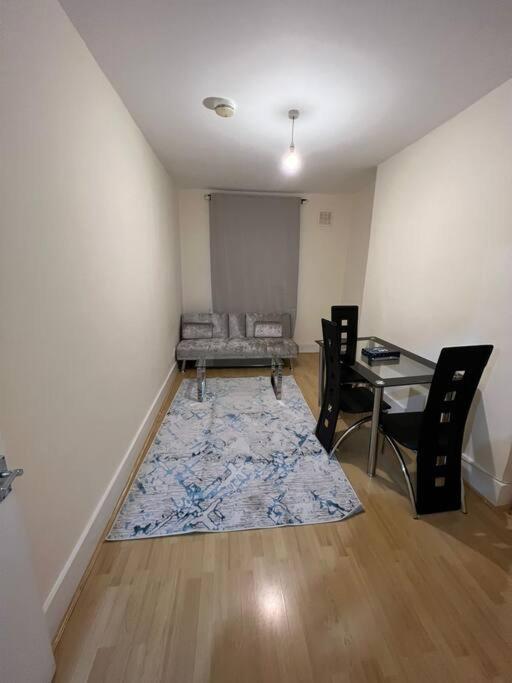 Apartment 003- Lovely 1-bedroom Very Close To