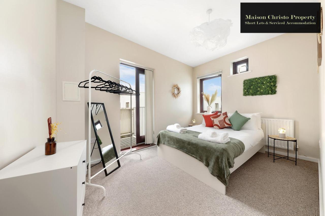 Eden 2bedroom Sleeps 6 In With Wifi & Leisure By Maison Christo Short Lets & Serviced Londen
