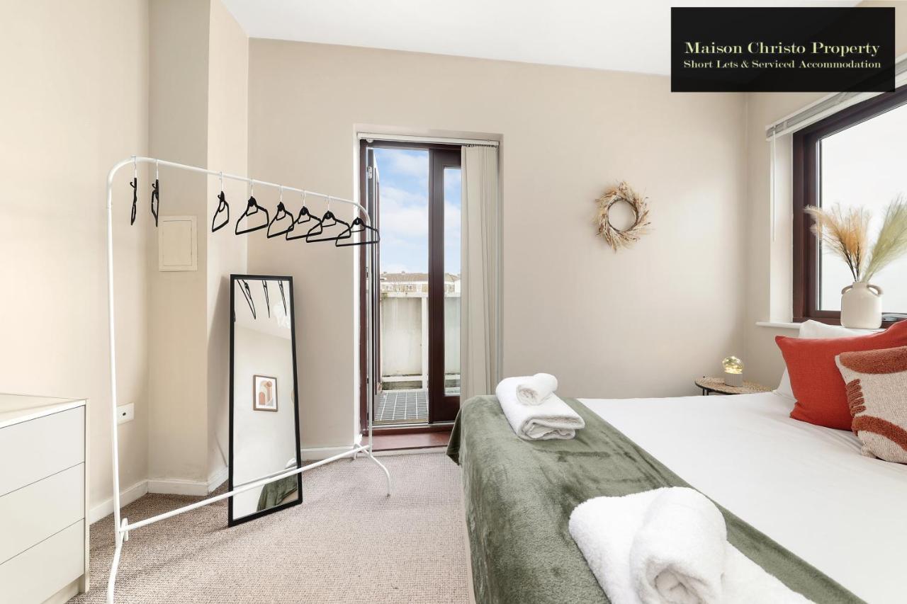 Eden 2bedroom Sleeps 6 In With Wifi & Leisure By Maison Christo Short Lets & Serviced * Londen