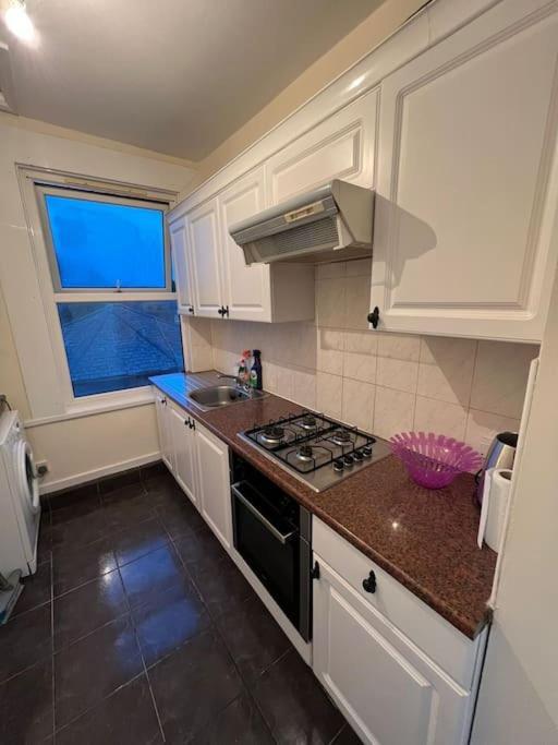 003- Lovely 1-bedroom Very Close To Apartment