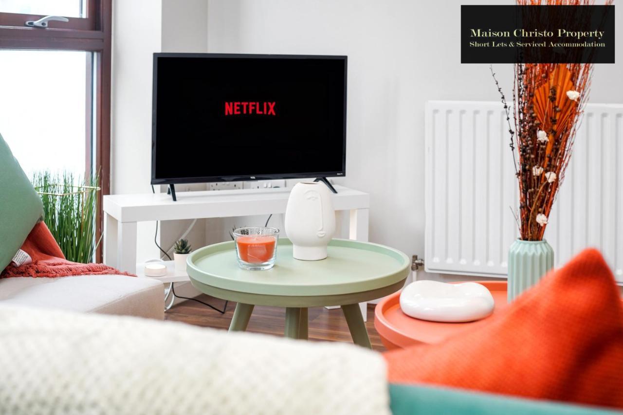 Eden 2bedroom Sleeps 6 In With Wifi & Leisure By Maison Christo Short Lets & Serviced * Londen