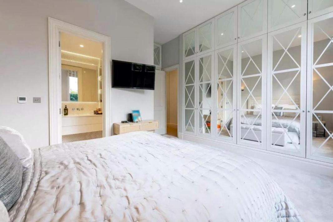 Apartment Very Bright Four Bedroom Flat London