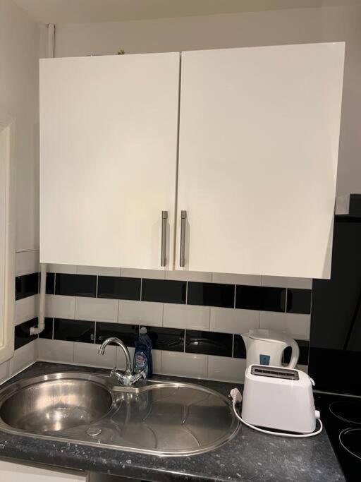 Ground Floor One Bedroom Flat Hyde Park In Central * London