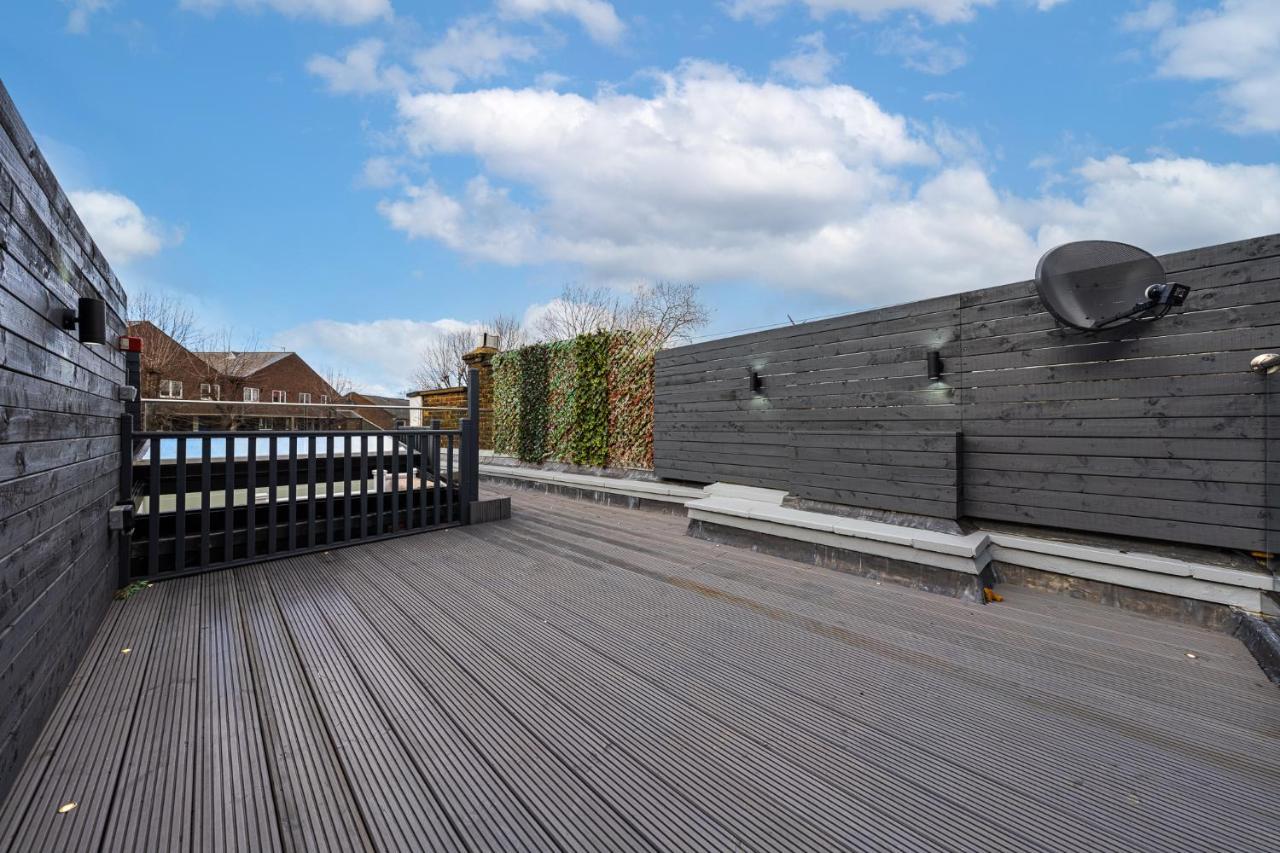 Holiday home Brand New Luxury House - Sleeps 8 *