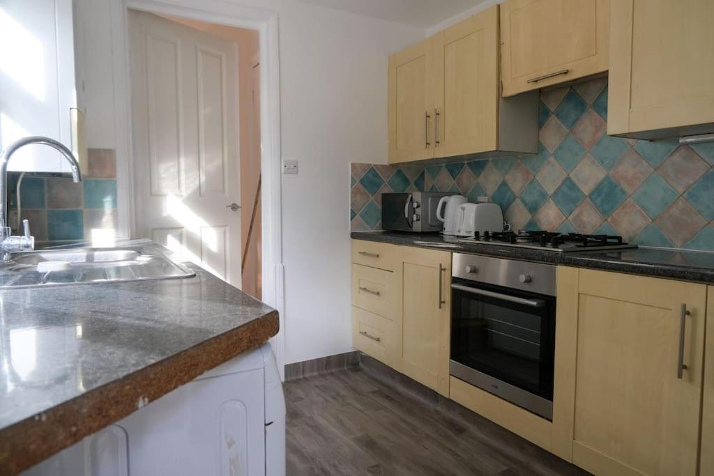 Holiday home 4 Bedroom House In Turnpike Lane/wood