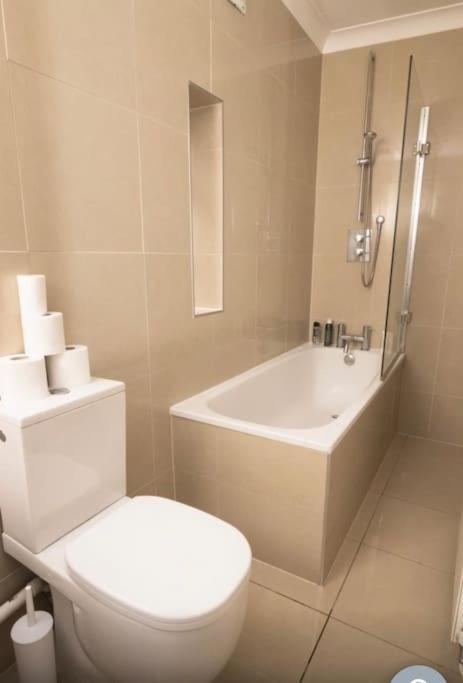 Cool, Quiet Notting Hill 2 Bed *