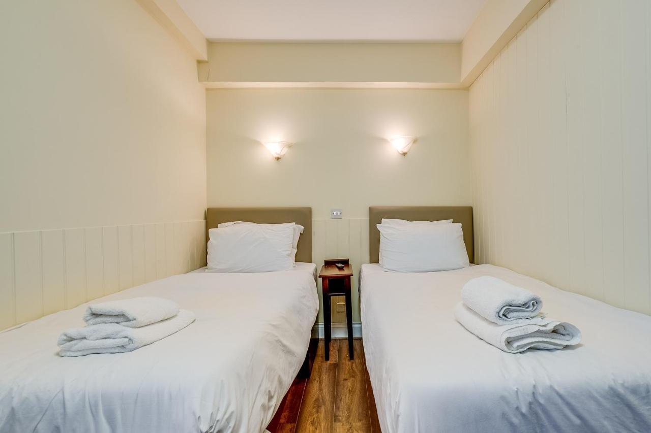 Guest house Astoria London