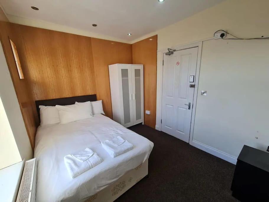 Appartement Lovely Bedroom R8 *