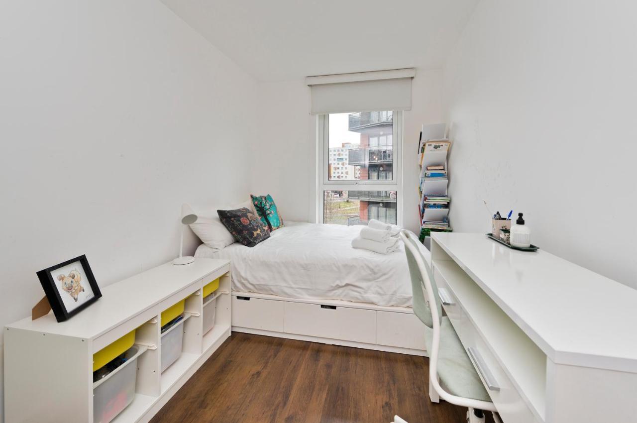 Bright Greenwich Flat Near Canary Wharf By Underthedoormat *
