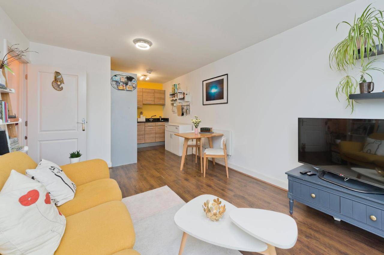 Bright Greenwich Flat Near Canary Wharf By Underthedoormat *