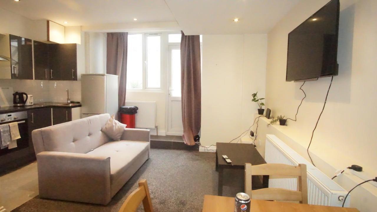 Evergreen Apartments-flat 7, Londen