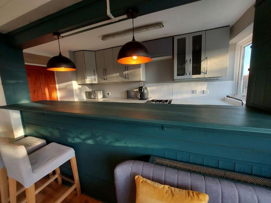 2 Bed Flat, Bounds Green, Piccadilly Line, N11 London
