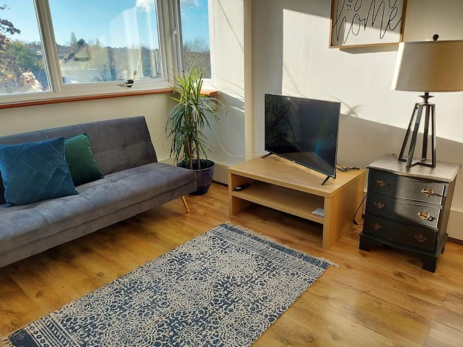 2 Bed Flat, Bounds Green, Piccadilly Line, N11 Apartment