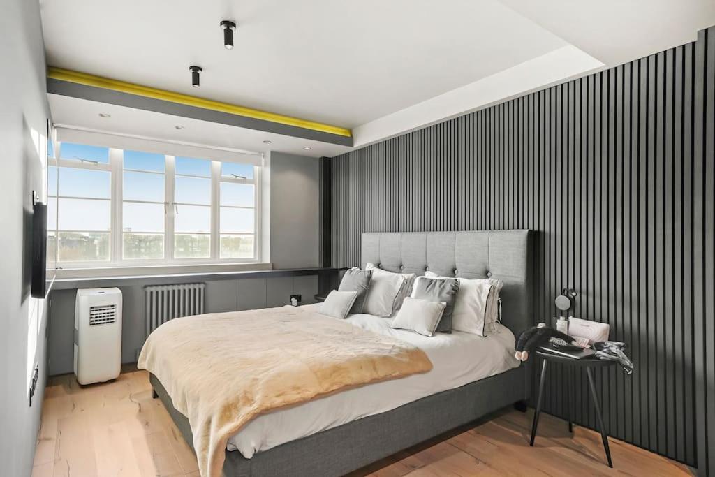 Two Bedroom Flat In Kensington *