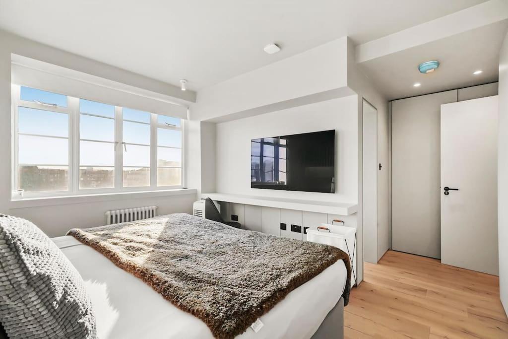 Two Bedroom Flat In Kensington Apartment