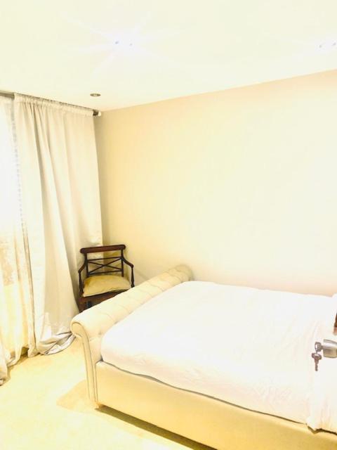 Modern Detached House * London