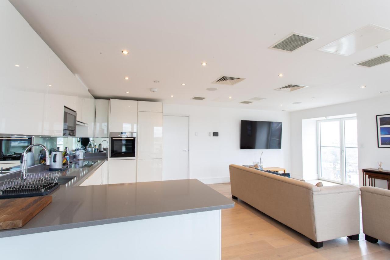 2 Bed 2 Bath Penthouse With Amazing Views With Free Parking Apartamento