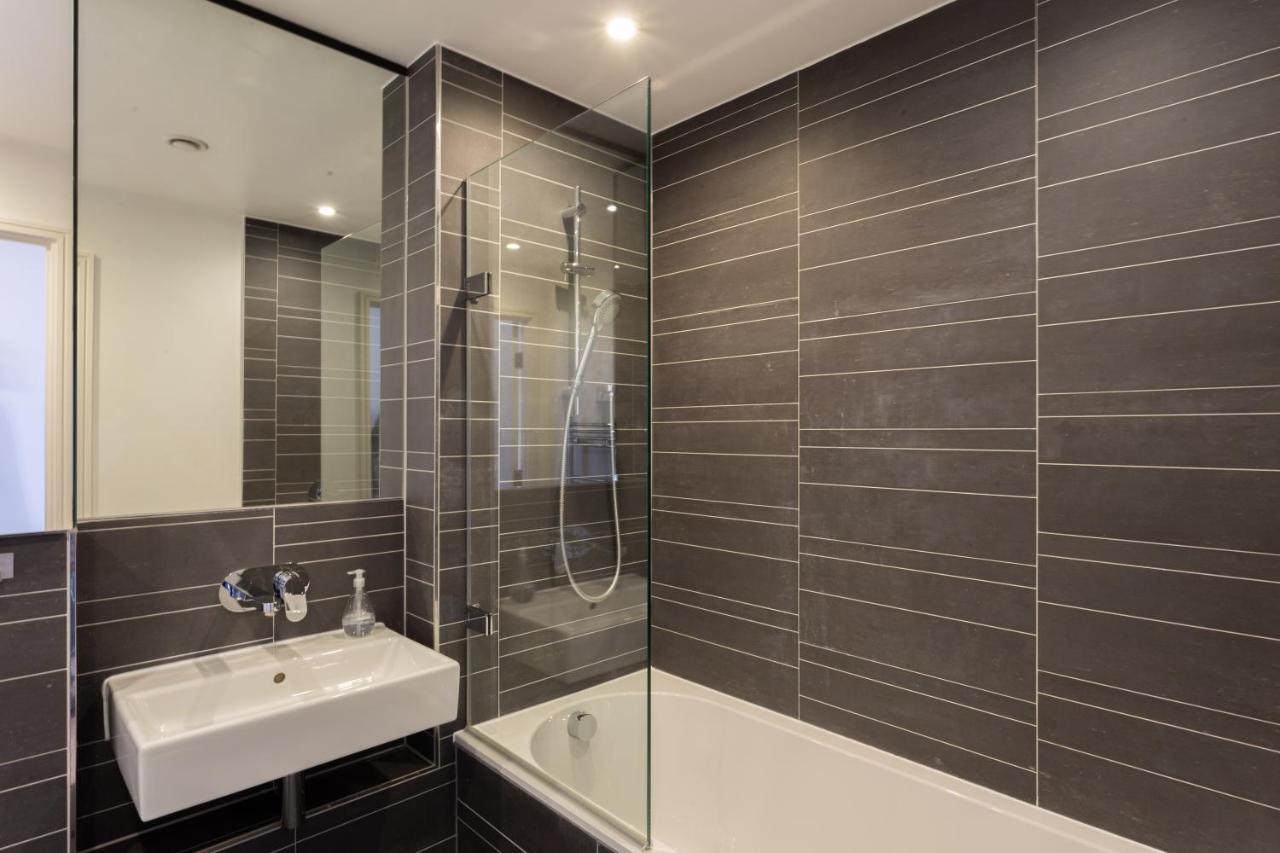 2 Bed 2 Bath Penthouse With Amazing Views With Free Parking Londres