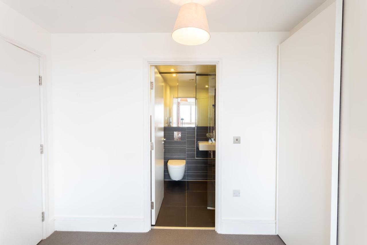 2 Bed 2 Bath Penthouse With Amazing Views With Free Parking Apartamento *