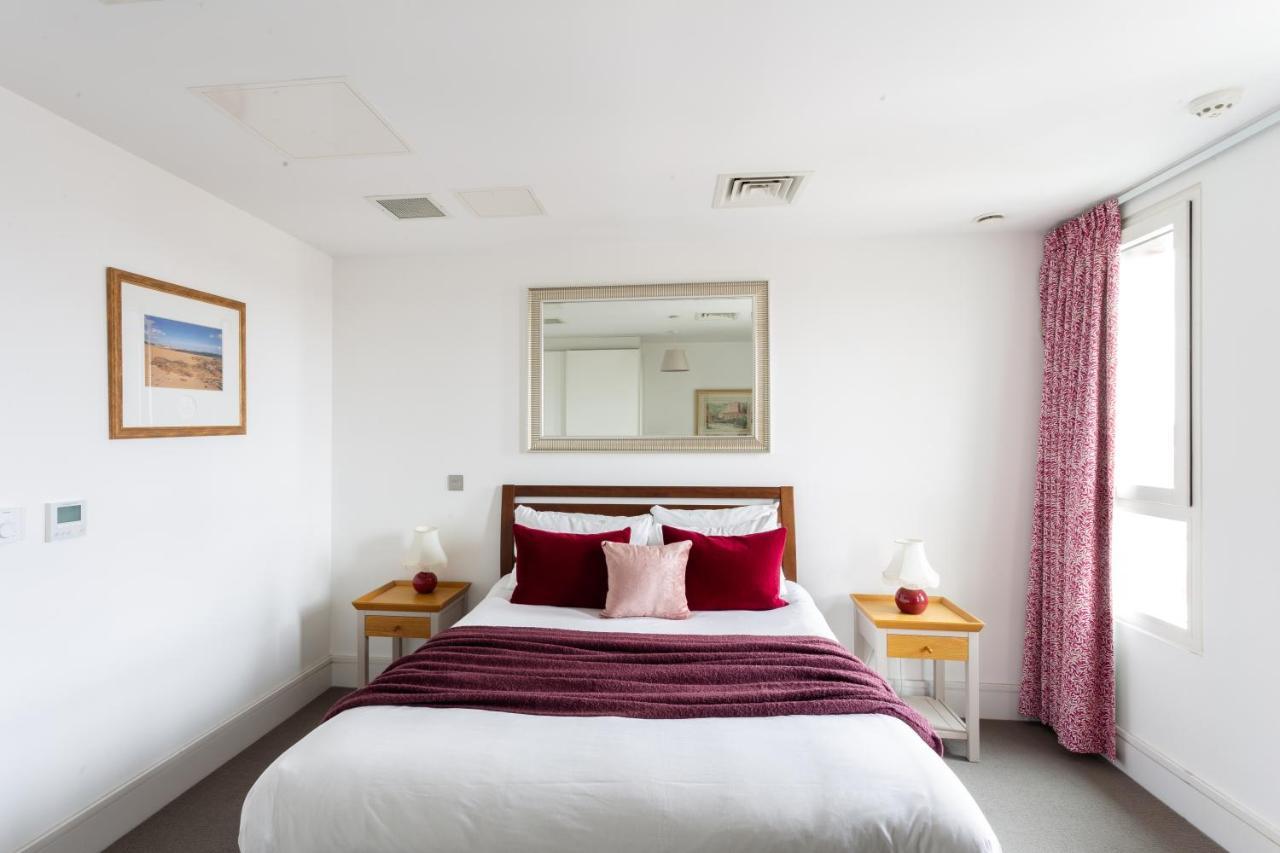 2 Bed 2 Bath Penthouse With Amazing Views With Free Parking Londres