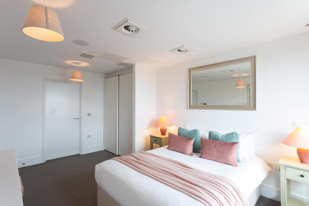 2 Bed 2 Bath Penthouse With Amazing Views With Free Parking Londres