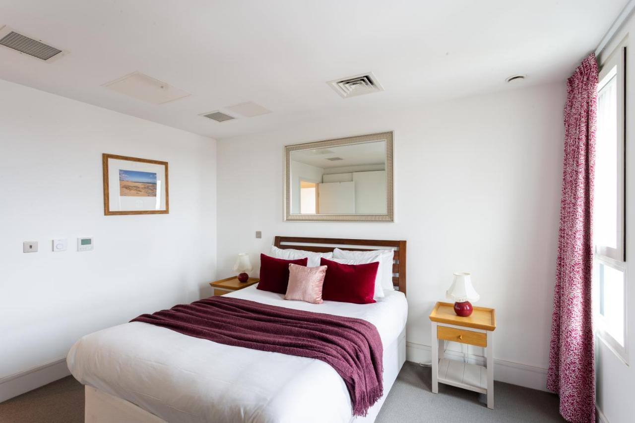 2 Bed 2 Bath Penthouse With Amazing Views With Free Parking