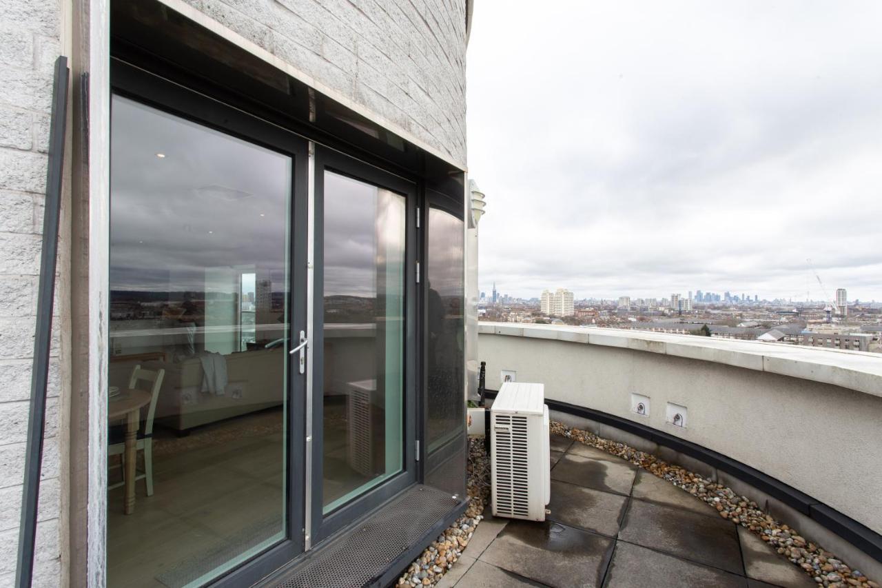 2 Bed 2 Bath Penthouse With Amazing Views With Free Parking Londres