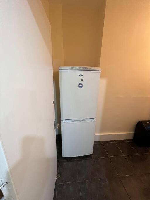 Apartment 003- Lovely 1-bedroom Very Close To London