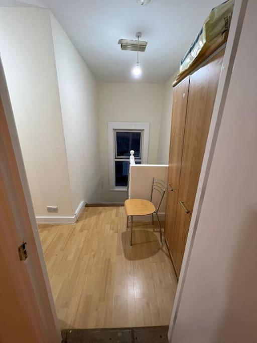 003- Lovely 1-bedroom Very Close To London