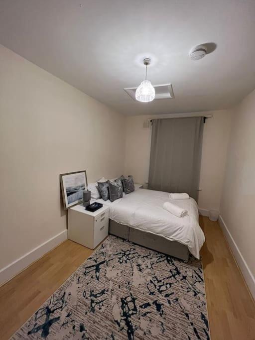 003- Lovely 1-bedroom Very Close To Apartment *
