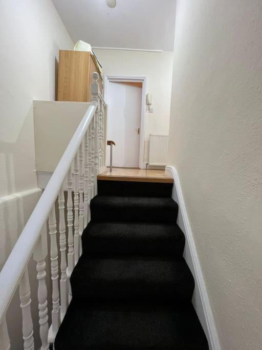 003- Lovely 1-bedroom Very Close To Apartment London