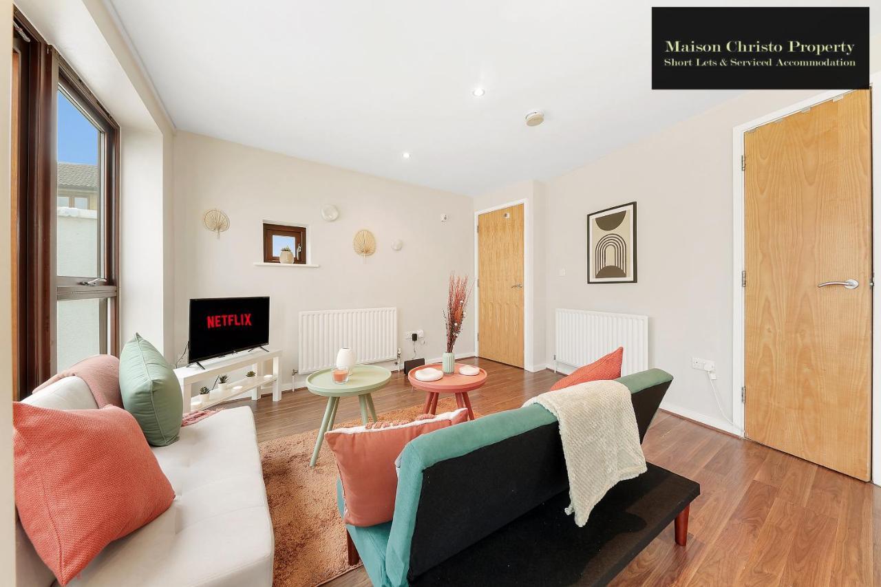 Eden 2bedroom Sleeps 6 In With Wifi & Leisure By Maison Christo Short Lets & Serviced Appartement
