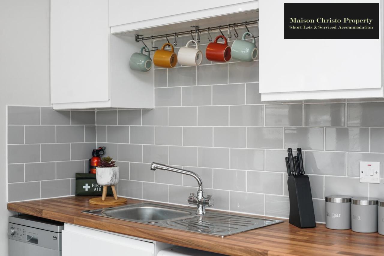 Eden 2bedroom Sleeps 6 In With Wifi & Leisure By Maison Christo Short Lets & Serviced Appartement
