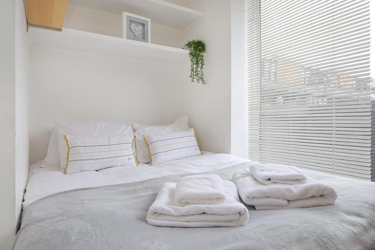 2-bed 2-bath Flat Around The Corner From Portobello Market Appartement
