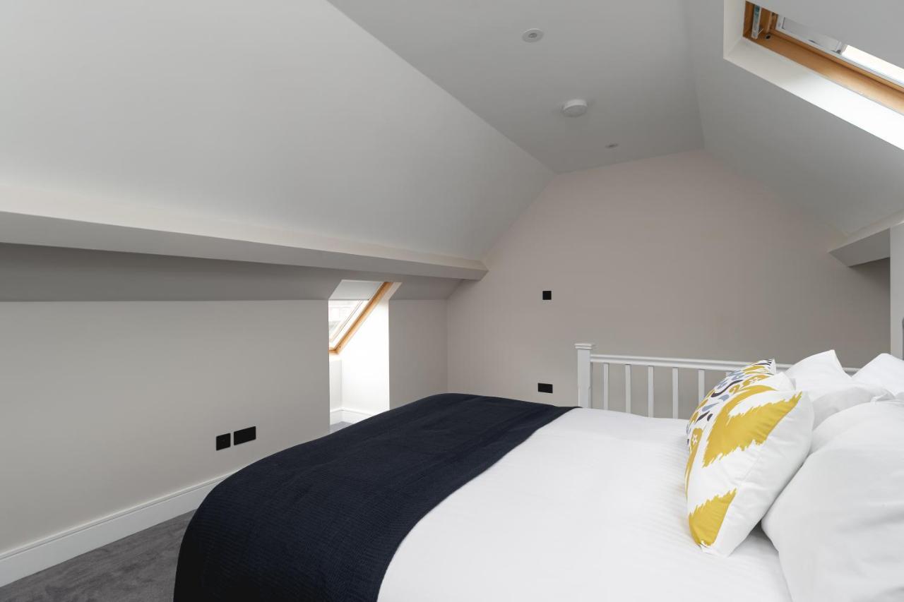 Skyvillion - Cozy Large 4 & 1 Bed In Enfield, Mins To Tube Station, Free Wi-fi London