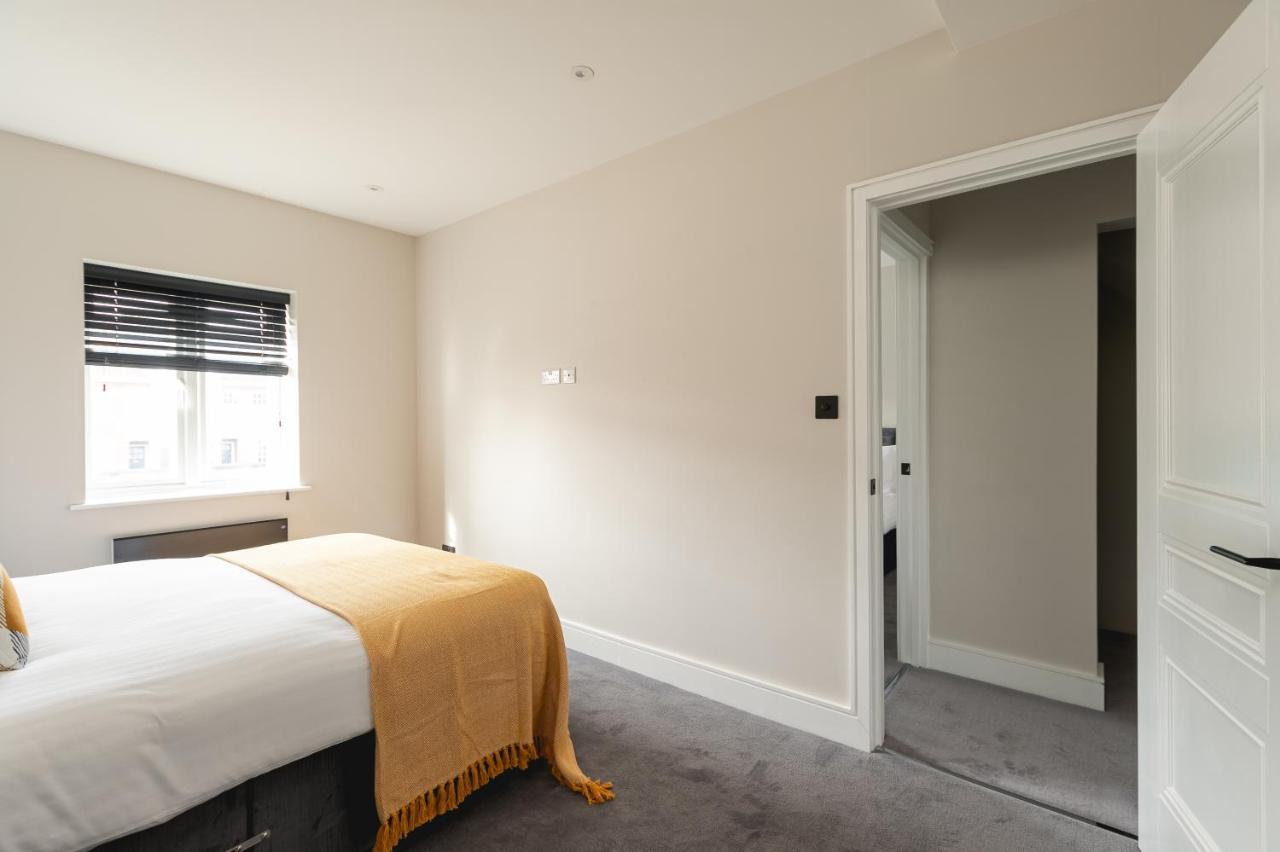 Apartment Skyvillion - Cozy Large 4 & 1 Bed In Enfield, Mins To Tube Station, Free Wi-fi *