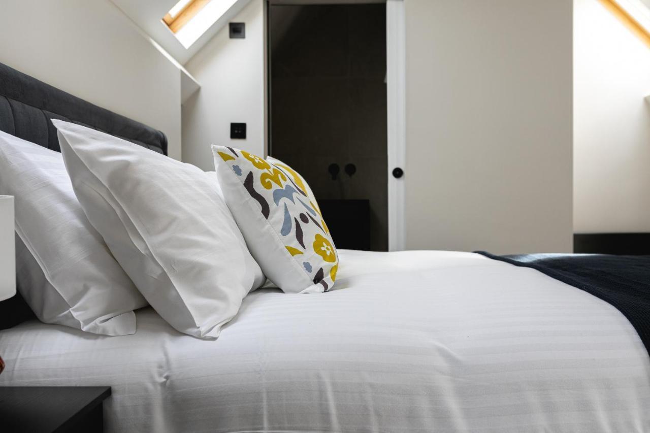 Skyvillion - Cozy Large 4 & 1 Bed In Enfield, Mins To Tube Station, Free Wi-fi London