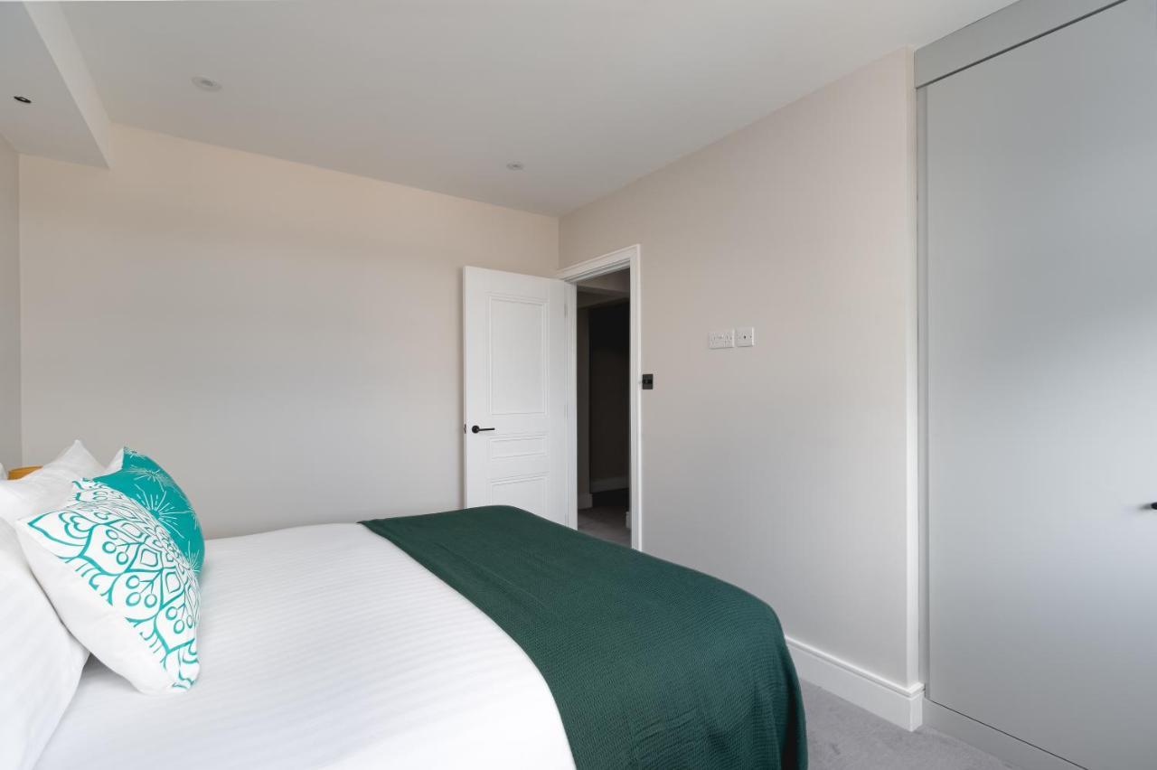 Apartment Skyvillion - Cozy Large 4 & 1 Bed In Enfield, Mins To Tube Station, Free Wi-fi