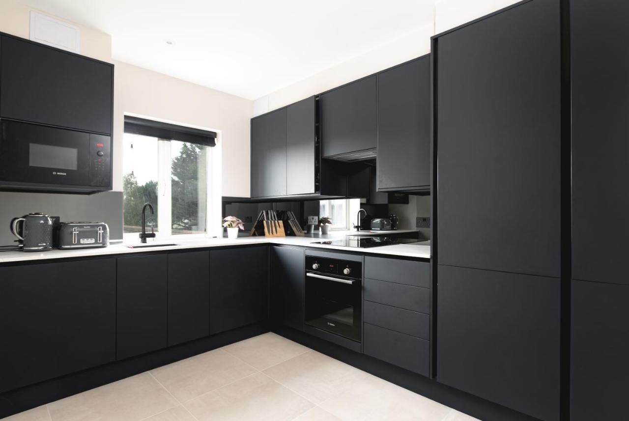 Skyvillion - Cozy Large 4 & 1 Bed In Enfield, Mins To Tube Station, Free Wi-fi Apartment London