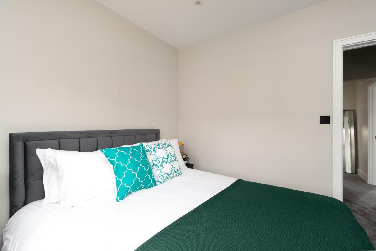 Apartment Skyvillion - Cozy Large 4 & 1 Bed In Enfield, Mins To Tube Station, Free Wi-fi London