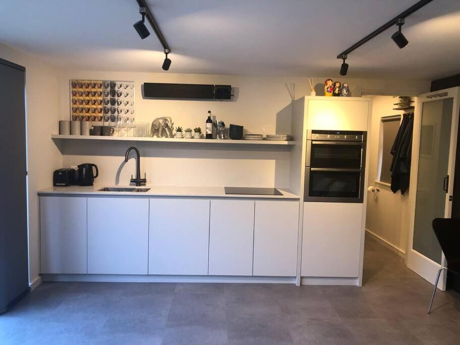 Apartment Brand New Studio Outhouse Putney Sw15 *